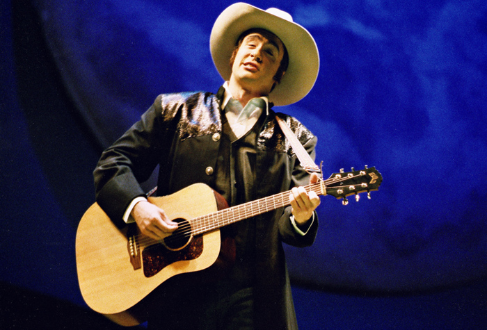 Accompanying himself on the guitar as the Narrator in Britten’s Paul Bunyan, Central City Opera debut, 2005